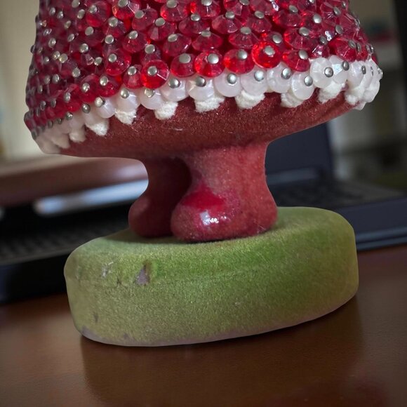 Vintage Beaded Santa & Mrs Claus Figurines – Hand-Pinned Sequins, Flocked Bases, - Picture 5 of 16